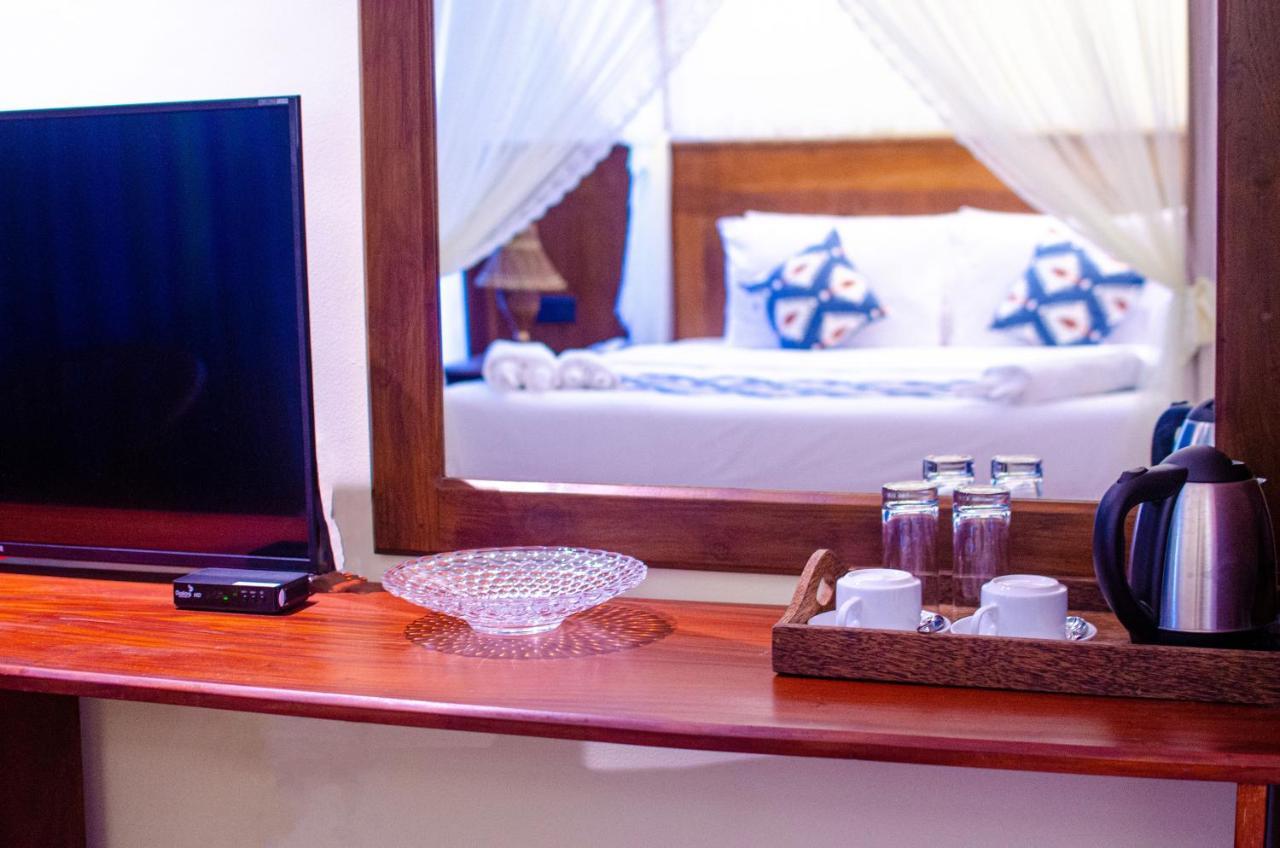 Calypso Sunset Hotell Iranawila Eksteriør bilde